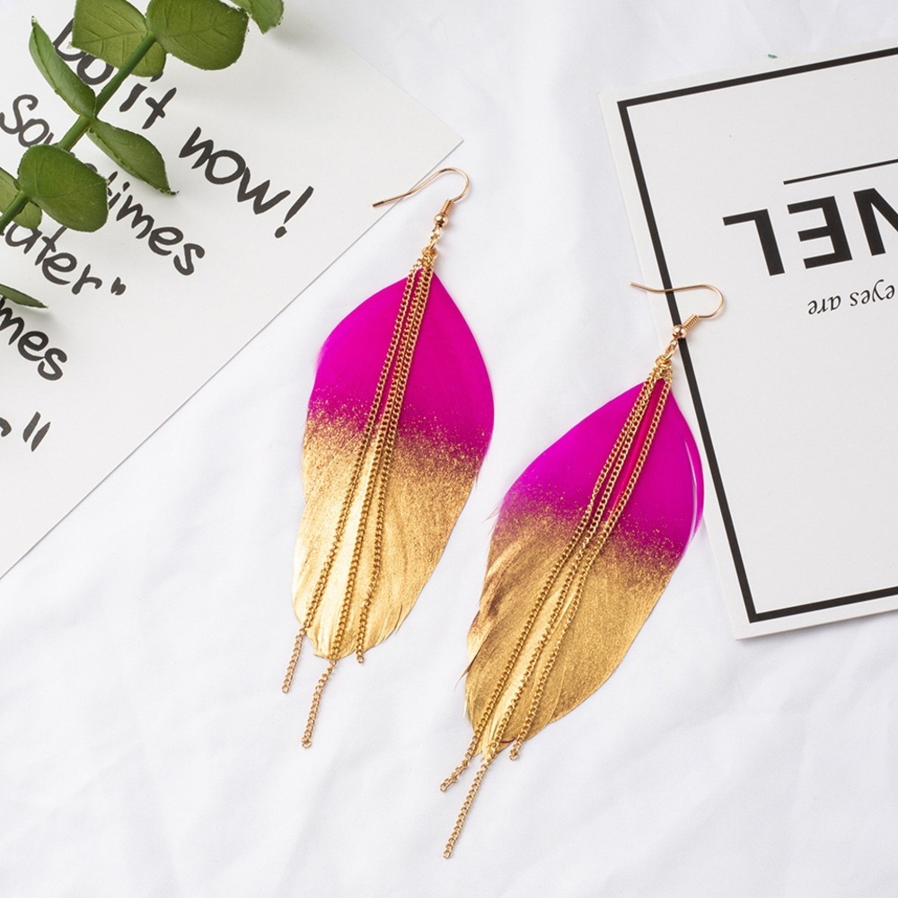 Golden feather earrings for the win !!